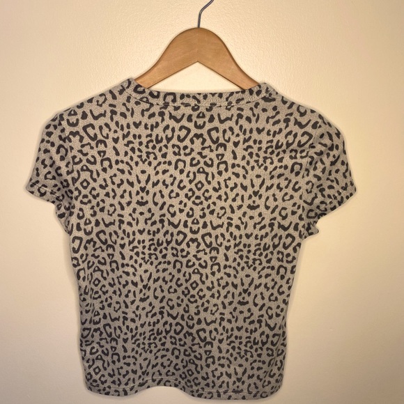 XS short sleeve tee with cheetah print - Picture 2 of 2